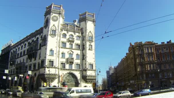 De gevel van een oud gebouw in Sint-petersburg — Stockvideo