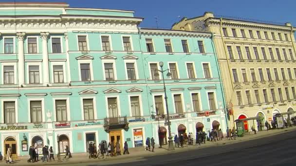 La fachada de un antiguo edificio en San Petersburgo — Vídeos de Stock