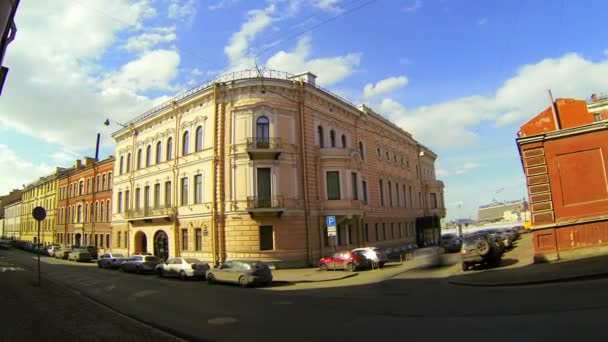 Facciata di un vecchio edificio a San Pietroburgo — Video Stock