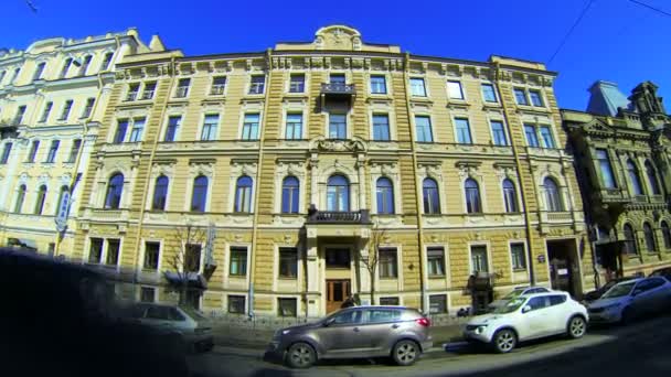 Façade d'un vieux bâtiment à Saint-Pétersbourg — Video