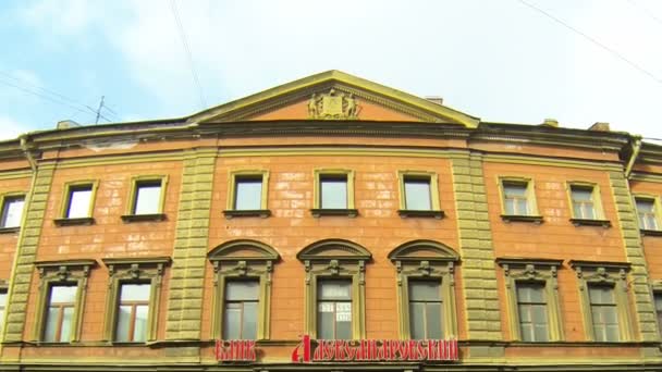 Fachada de un antiguo edificio en San Petersburgo — Vídeos de Stock