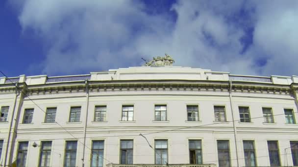 Façade d'un vieux bâtiment à Saint-Pétersbourg — Video