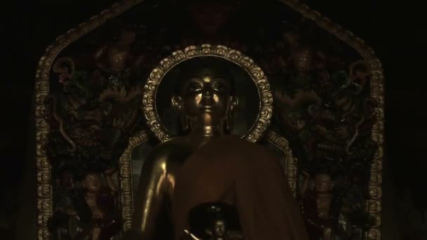 Buddhistischer Tempelinnenraum — Stockvideo