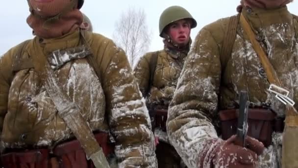 De soldaten in de rangen — Stockvideo