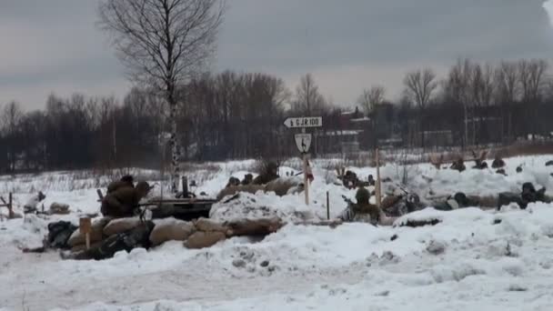 De sovjetiska soldaterna i krig på leningrad — Stockvideo