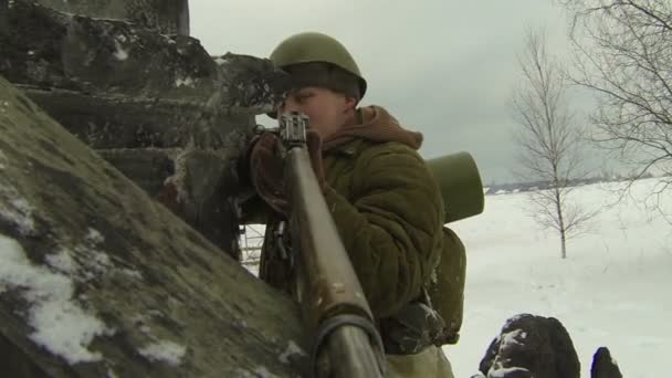 Soldaten doel, geweer — Stockvideo