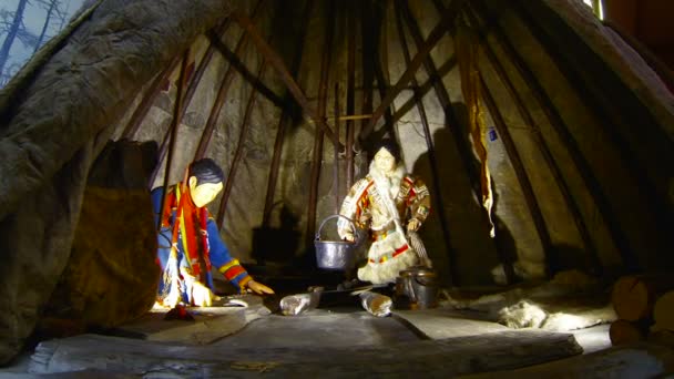 Chukchi leben in einer Hütte — Stockvideo