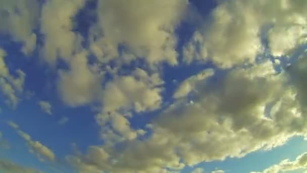 Fliegende Wolken — Stockvideo