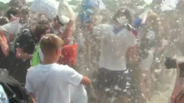 yastıklar mücadele kişilik bir kalabalık