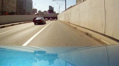 betonarme köprünün altında yolculuk