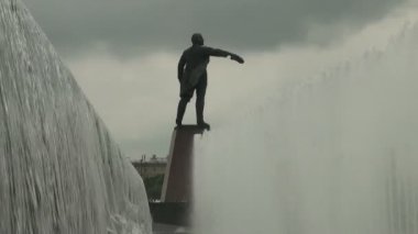 lenin heykeli ile çeşme