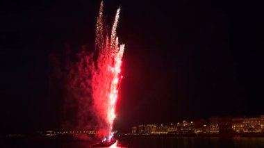 neva St Petersburg üzerinde havai fişek