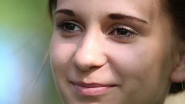 Güzel bir kızın yüzü.