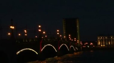 Trinity Köprüsü'nde gece, st petersburg, Rusya Federasyonu