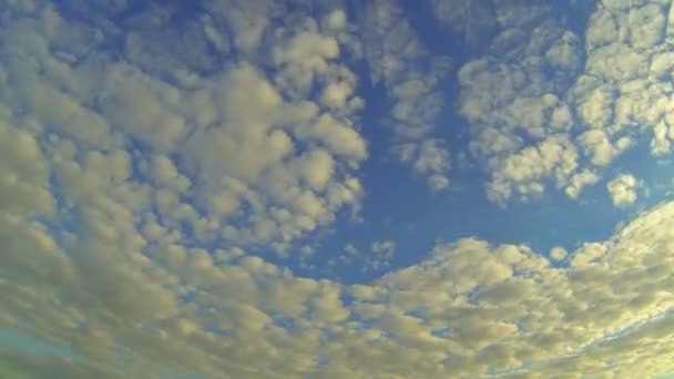 Fliegende Wolken — Stockvideo