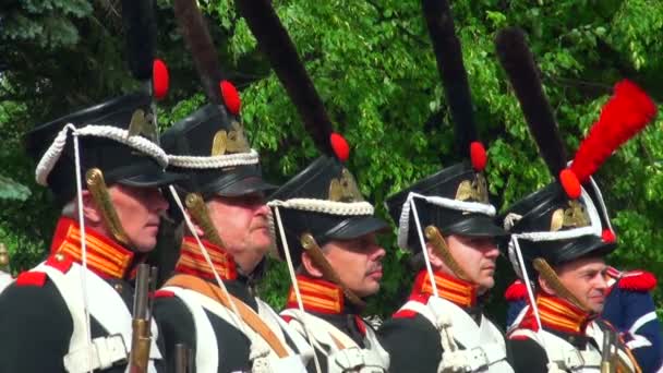 De Russische soldaten tijdens de oorlog met napoleon. 1812 jaar. historische reconstructie — Stockvideo