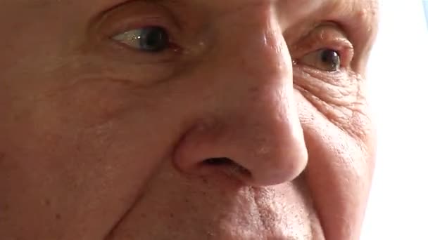 老年男性的眼睛 — 图库视频影像