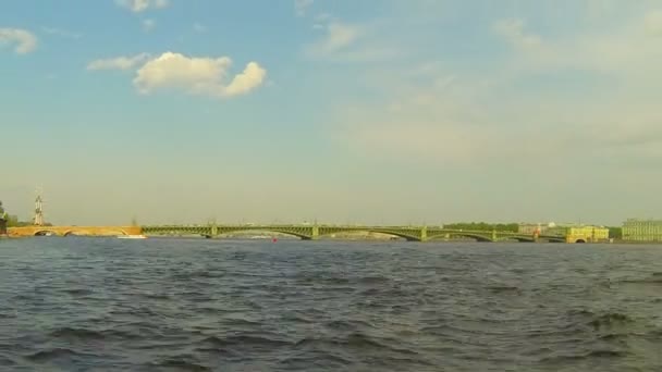 Puente de Troitsky en San Petersburgo — Vídeo de stock