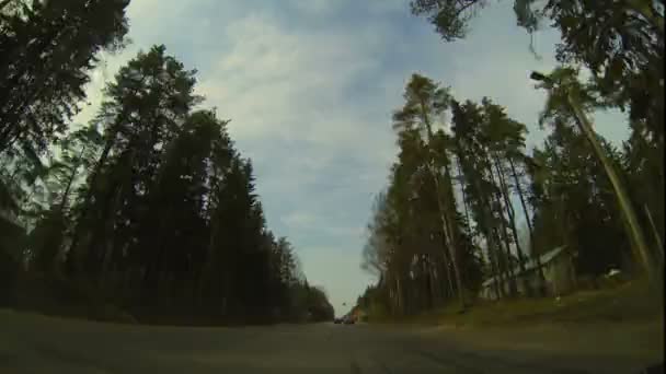 Fahren auf einer Autobahn außerhalb der Stadt — Stockvideo