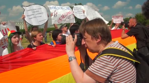 El desfile gay y manifestación de minorías sexuales — Vídeo de stock