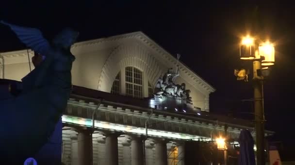 Бывшее здание фондовой биржи ночью, Санкт-Петербург, Россия — стоковое видео