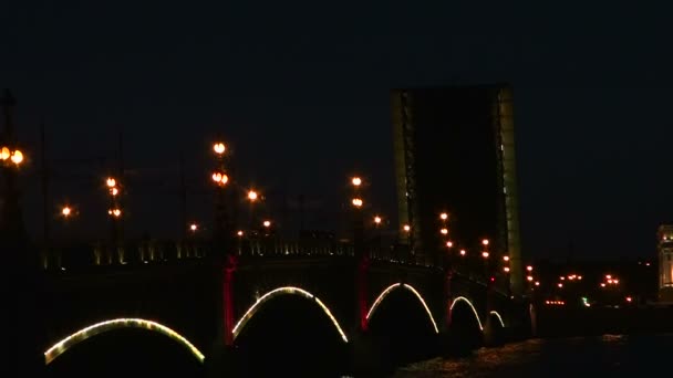 Trinity brug bij nacht, st petersburg, Rusland — Stockvideo