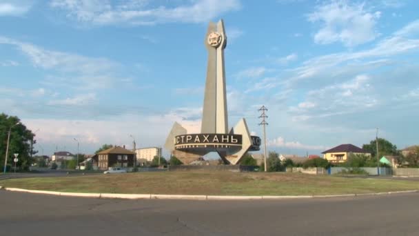 Astrakhan. Segnale di ingresso in autostrada — Video Stock