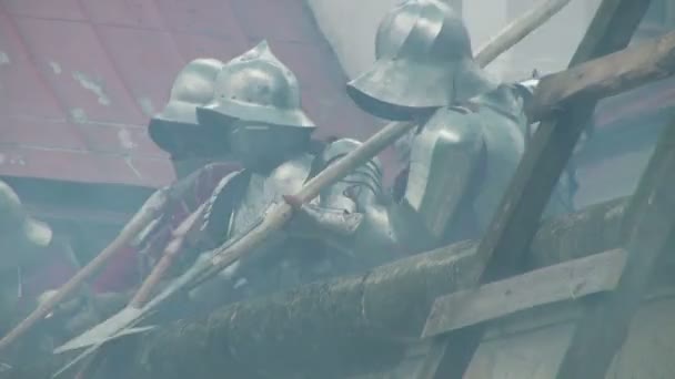 La bataille pour la forteresse des guerriers médiévaux — Video