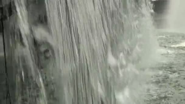 Fontaine, cascade — Video