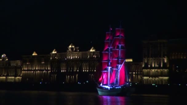 帆船船与深红色的风帆 — 图库视频影像