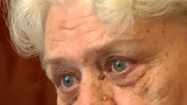 Eyes of an elderly woman — Stock Video