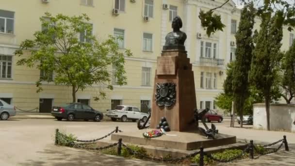 Monument voor peter koshka in sevastopol — Stockvideo