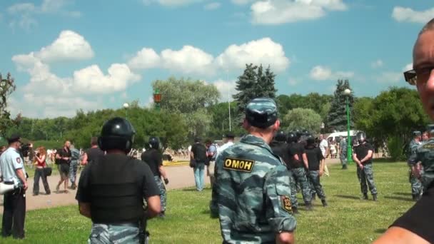 Police at the rally — Stock Video