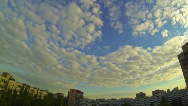 Fliegende Wolken — Stockvideo