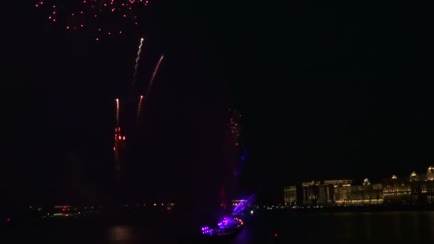 Fireworks over the Neva in St. Petersburg — Stock Video