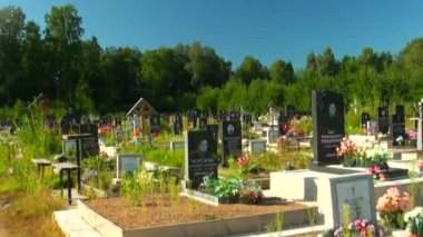 tipik bir Rus mezarlığı