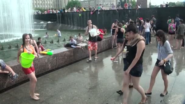 hannelius-swimming-in-panties-in-fountain