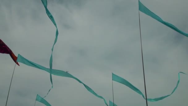 Bandera Azul en el cielo — Vídeo de stock