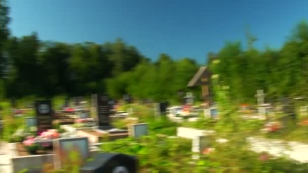 Typischer russischer Friedhof — Stockvideo