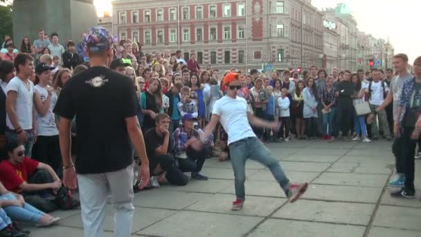 Descanso callejero — Vídeo de stock