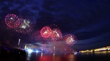 Fireworks gece neva üzerinde