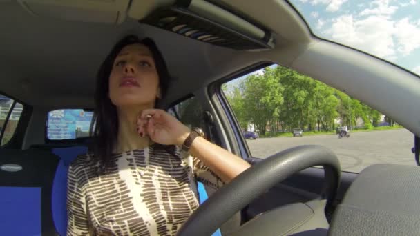 Brunette dans la voiture — Video