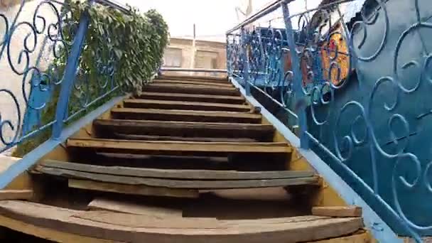 Tırabzanlı merdiven — Stok video