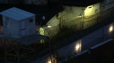 avlu alanı, gözaltı kampları