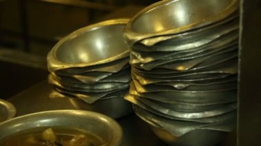 demir tabak yığını