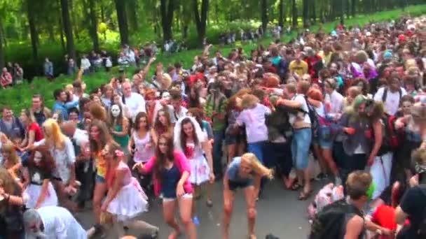 Parade der Zombies — Stockvideo