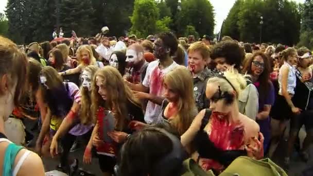 Desfile de Zombies — Vídeo de stock