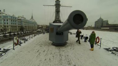 Savaş topu, cruiser Aurora 2.7k deniz topları.