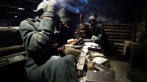 Rekonstruktion av militären bekämpa tyskarna och ryssarna. — Stockvideo