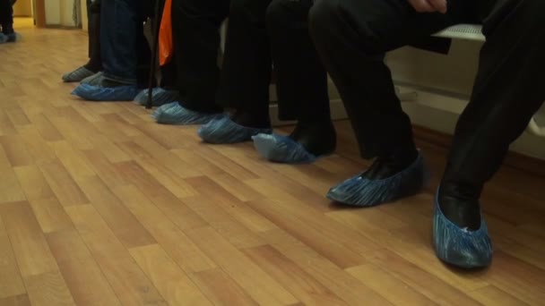 Lábát a cipő kiterjed — Stock videók